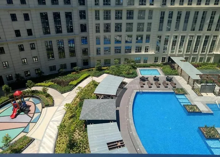 Fronting Naia 3, Newport With Hot Shower 8j2 * Manila