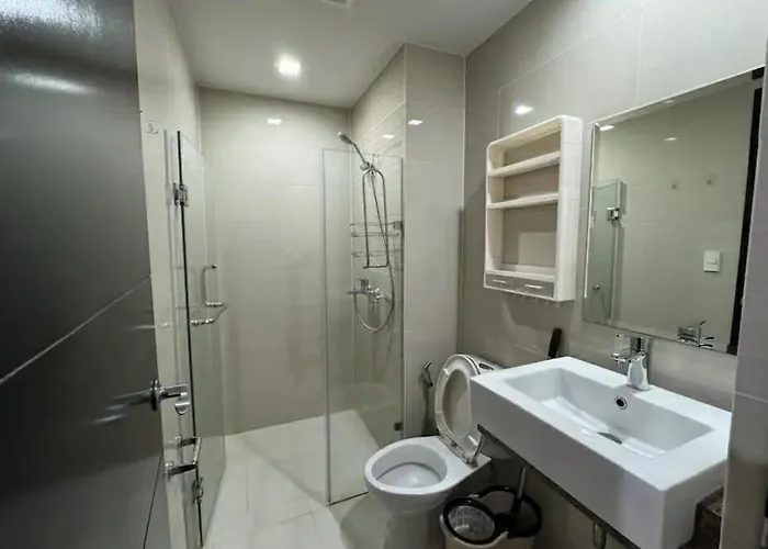 Fronting Naia 3, Newport With Hot Shower 8j2 * Manila
